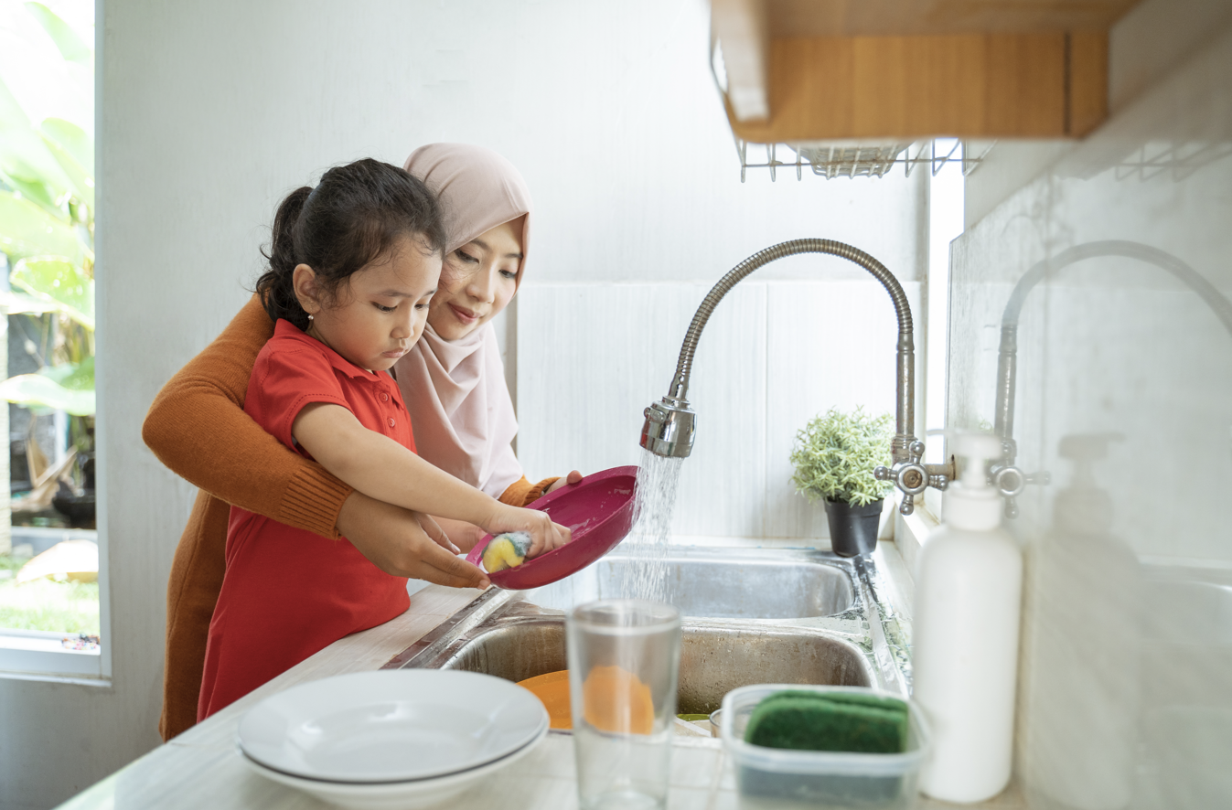 Mengajarkan anak beberes, anak tanggung jawab, tips parenting, anak pintar mandiri, Bunds, si Kecil